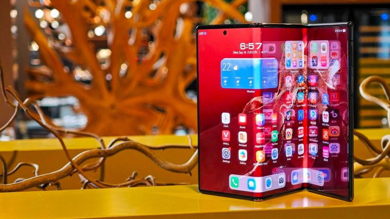 Samsung G Fold (immagine puramente indicativa) Samsung G Fold (immagine puramente indicativa)