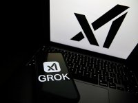 Musk presenta Grok 4 e SuperGrok Heavy, l'abbonamento da 300 dollari per l'IA che si paragonava a Hitler