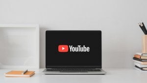 YouTube: cambiano le regole dal 15 luglio, freni ai video generati dall'IA e monetizzazione a rischio