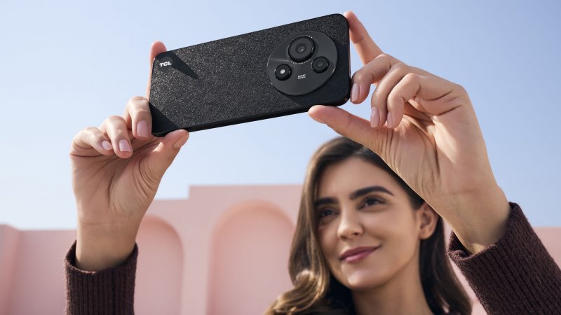 Uno smartphone TCL