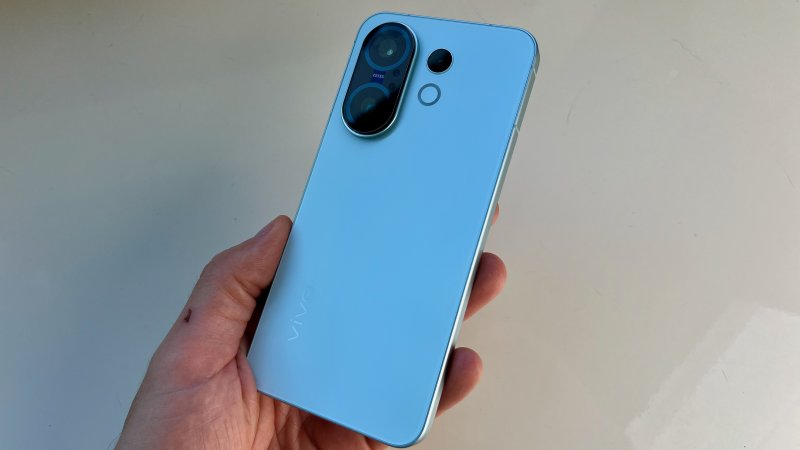 VIVO X200 FE si distingue per un design compatto e pulito VIVO X200 FE si distingue per un design compatto e pulito