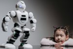 Sempre più bambini instaurano dei legami emotivi con i chatbot: quali sono i rischi e cosa succede? - Notizia