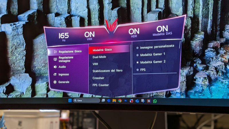 L'interfaccia a schermo si controlla tramite il joystick sul retro L'interfaccia a schermo si controlla tramite il joystick sul retro