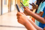 Verifica età e privacy: la nuova app UE contro i pericoli online per i minori, test anche in Italia - Notizia