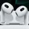 iOS 26 avvisa quando ricaricare gli AirPods (e la custodia) grazie alle notifiche intelligenti