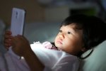 Smartphone prima dei 13 anni? Gravi rischi per la salute mentale, secondo uno studio - Notizia