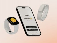 Amazon acquisisce Bee: la startup che ha realizzato il wearable IA che registra ogni parola