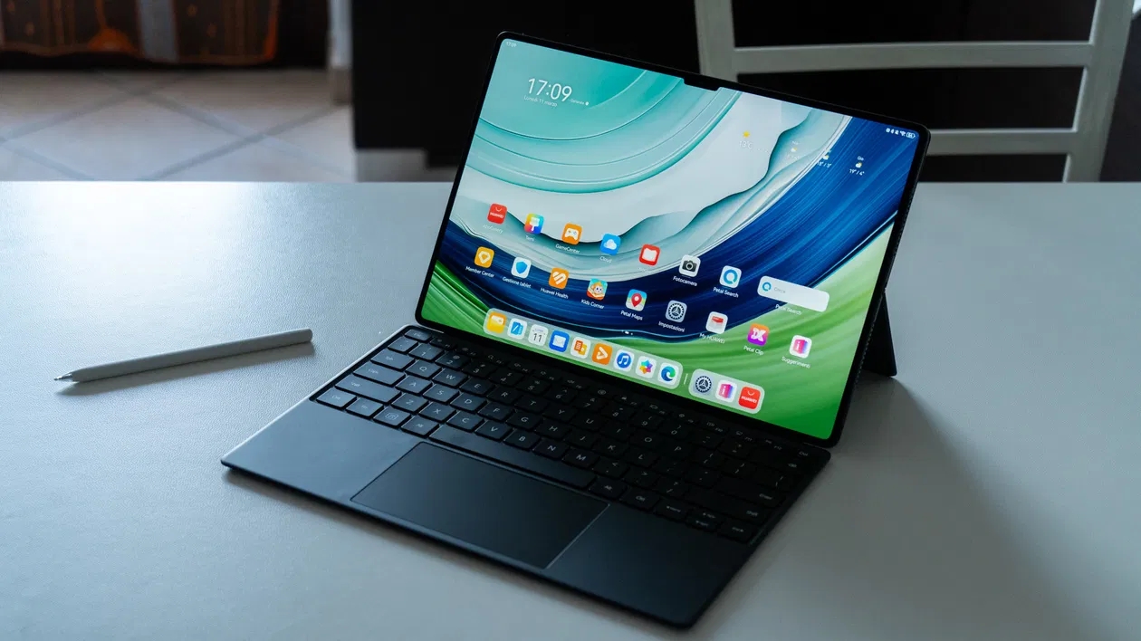 Huawei MatePad Pro 13.2 nella versione PaperMatte è un tablet pensato per scrivere e disegnare