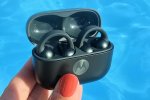 Moto Buds Loop, la recensione degli auricolari semi in-ear di Motorola dall'aspetto molto fashion - Recensione