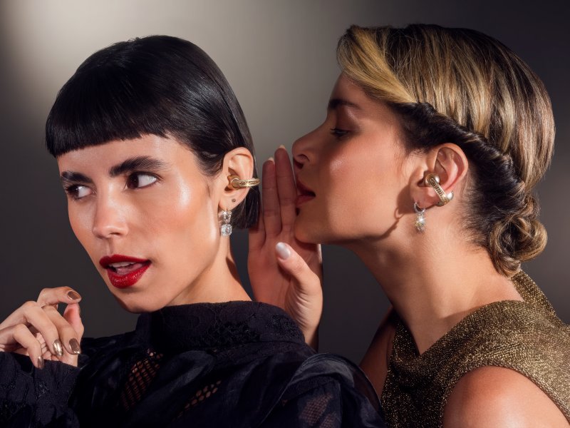 La versione con cristalli rende Moto Buds Loop un accessorio molto fashion La versione con cristalli rende Moto Buds Loop un accessorio molto fashion