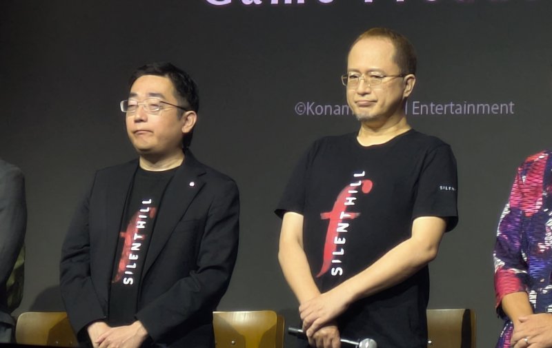 Motoi Okamoto e Ryukishi07, rispettivamente producer e scrittore di Silent Hill f