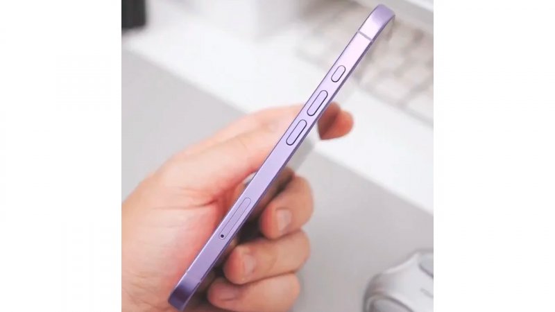 Il profilo di iPhone 17 nella sua colorazione Purple