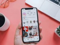 Nuova funzione su Instagram: sarà possibile fissare i propri commenti ai post