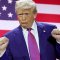 Tim Cook omaggia Donald Trump con un dono speciale: una scultura in oro a 24 carati