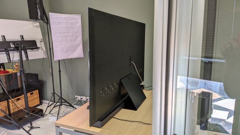 Il retro di Samsung S95F Il retro di Samsung S95F