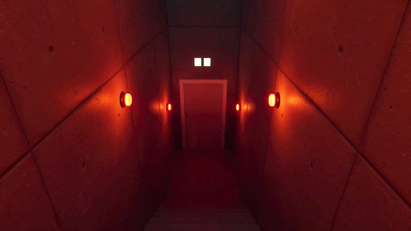 Un corridoio rosso con una strana porta, promette molto bene no?