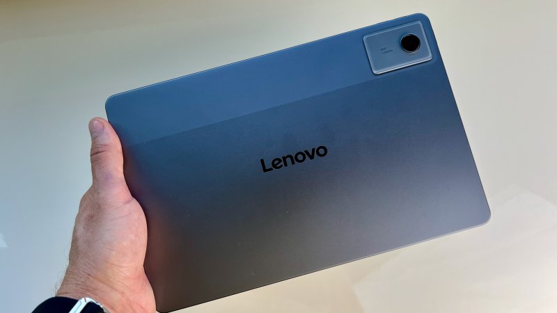 Lenovo Idea Tab ha un design pulito e i materiali sono di buona fattura