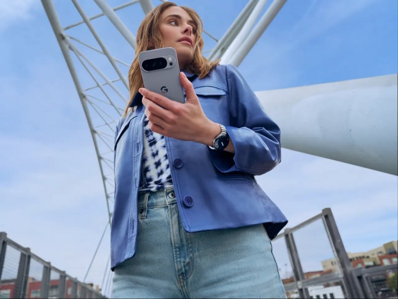 Pixel 10 Pro nella variante Moonstone