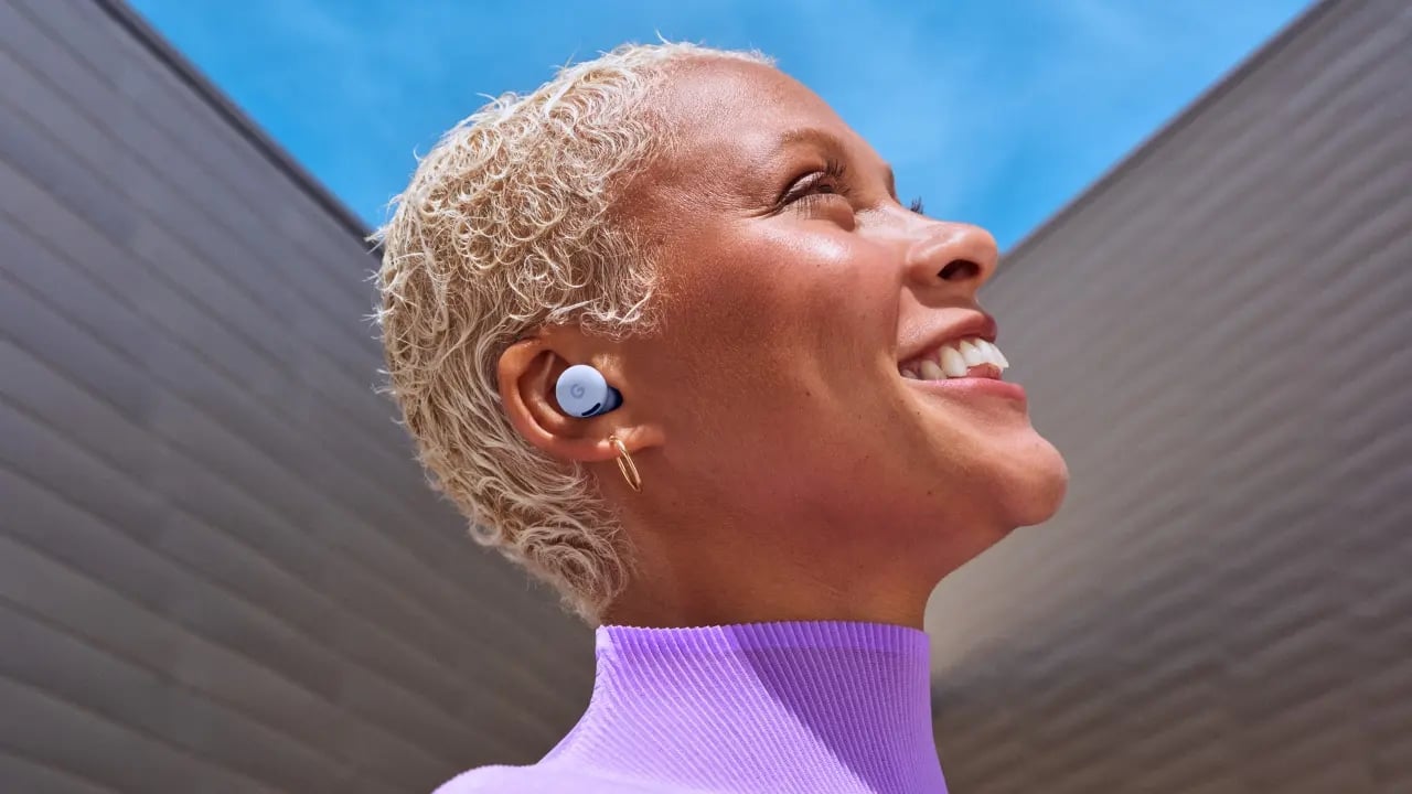 Pixel Buds 2a indossate da una ragazza