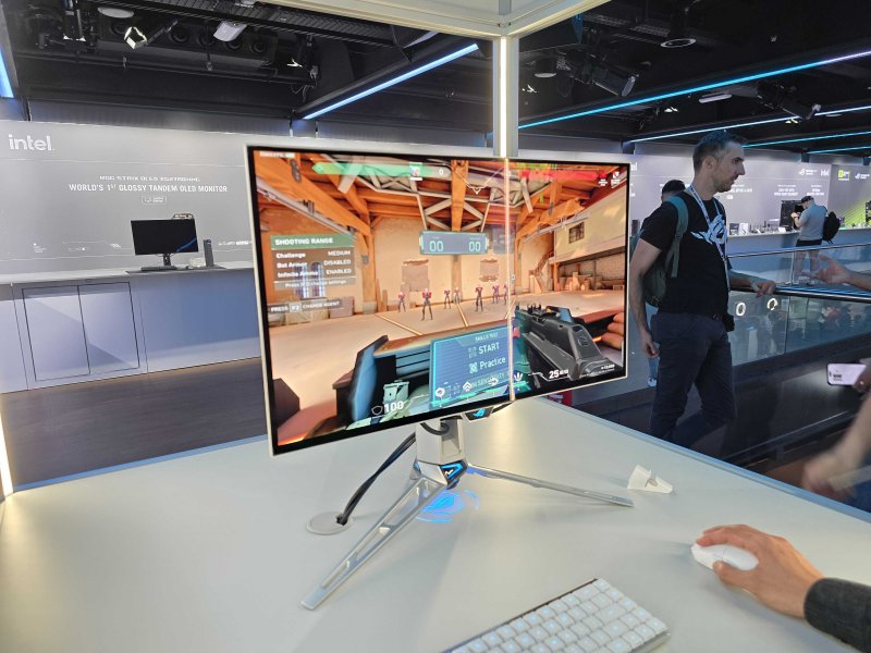 Il monitor esposto alla Gamescom