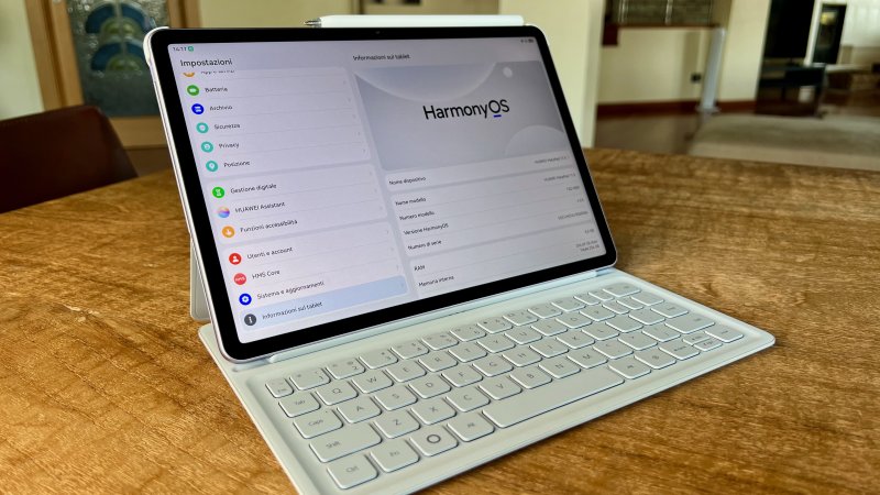 Nella versione da 399€ di Huawei MatePad 11.5 è inclusa una validissima cover con tastiera incorporata Nella versione da 399€ di Huawei MatePad 11.5 è inclusa una validissima cover con tastiera incorporata
