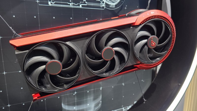 ROG Matrix GeForce RTX 5090 può essere alimentata fino a 800W ROG Matrix GeForce RTX 5090 può essere alimentata fino a 800W