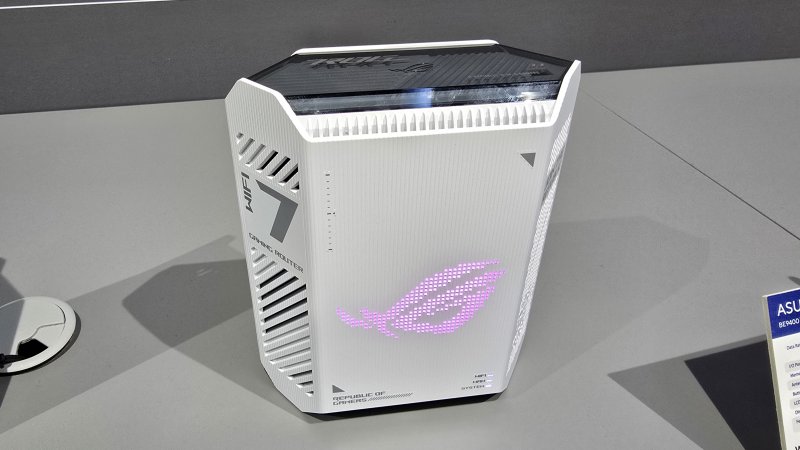 ROG Strix GS-BE7200 offre tutta la potenza del Wi-Fi 7 ROG Strix GS-BE7200 offre tutta la potenza del Wi-Fi 7