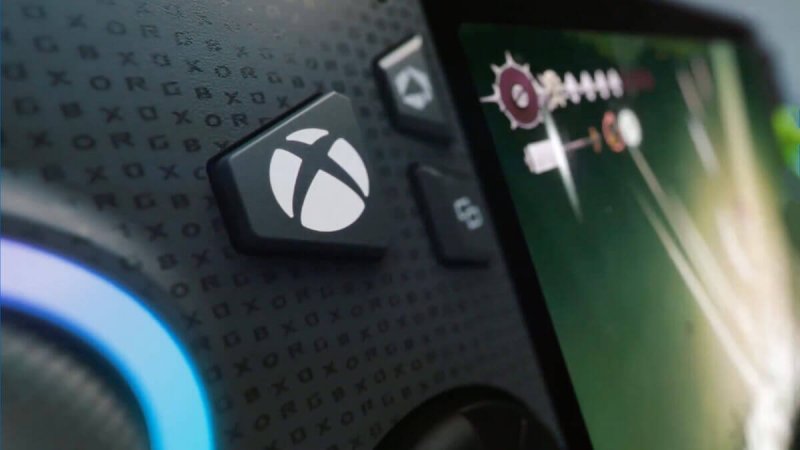 Se si guarda da vicinissimo, si nota che le lettere ROGXBOX coprono buona parte della scocca