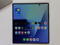 Samsung lavora a una nuova tecnologia con display 3D curvo ispirata al futuro smartphone celebrativo di Apple
