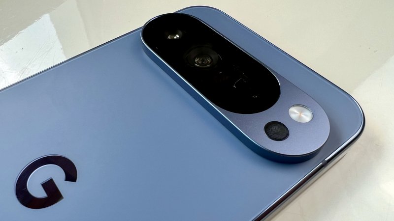 La Camera Island di Google Pixel 10 Pro XL è ormai un segno distintivo La Camera Island di Google Pixel 10 Pro XL è ormai un segno distintivo
