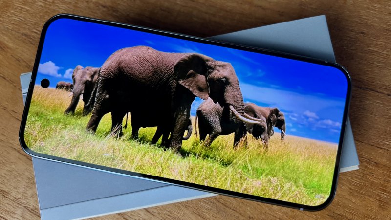 Nessuna rivoluzione nel display di Google Pixel 10 Pro XL, che rimane però eccellente Nessuna rivoluzione nel display di Google Pixel 10 Pro XL, che rimane però eccellente