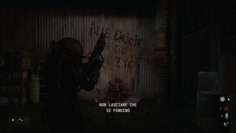 Frammenti di narrazione sono nascosti letteralmente ovunque, anche sulle pareti