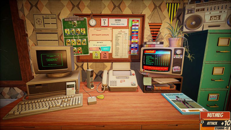 La 'schermata' principale di Nutmeg è la scrivania. Si può interagire con tutto, compresa la lavagna e il boombox. La 'schermata' principale di Nutmeg è la scrivania. Si può interagire con tutto, compresa la lavagna e il boombox.