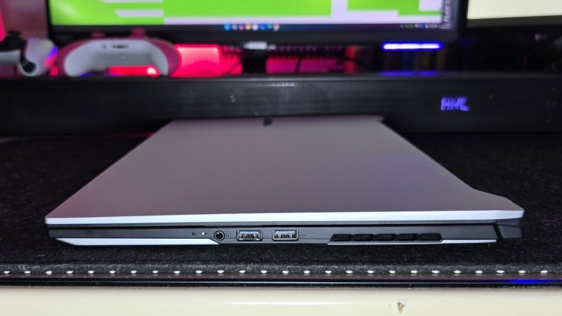 Il laptop è dotato di una USB-C 4 con DisplayPort 1.4 e Power Delivery 3.0