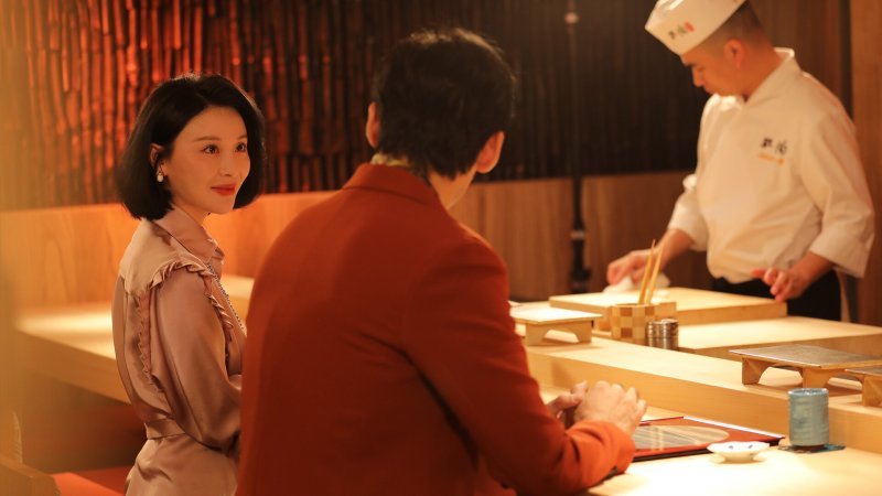 Nonostante Xi Jinping promuova il matrimonio come la scelta giusta per i giovani cinesi, il numero di matrimoni in Cina è dimezzato rispetto a dieci anni fa