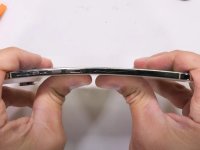 iPhone Air e test di resistenza al piegamento: il supersottile è davvero robusto