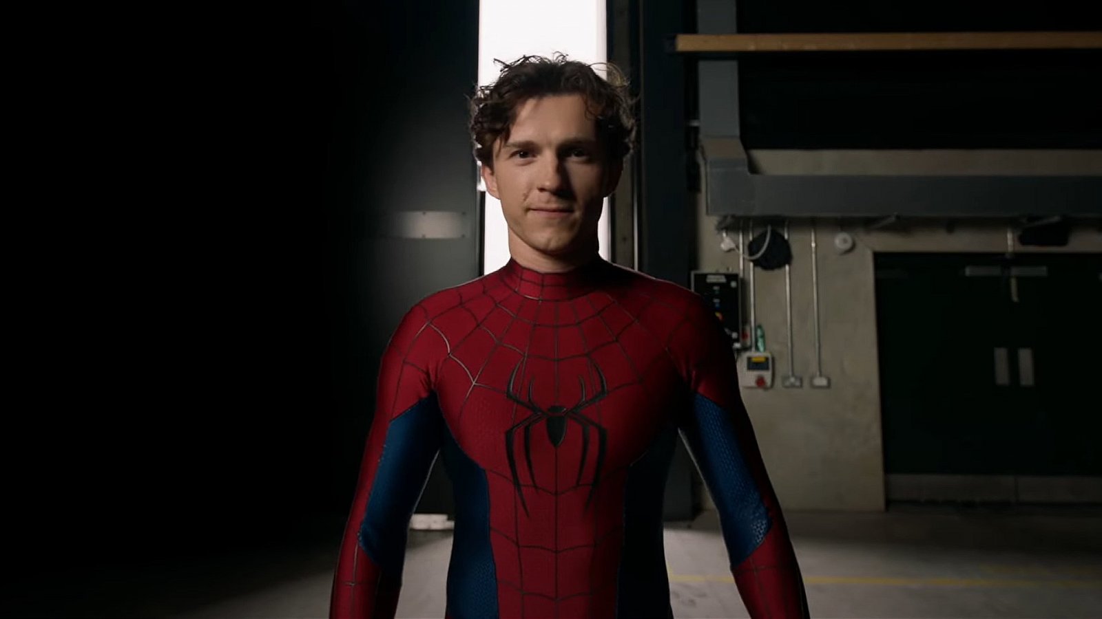 Tom Holland con il costume di Spider-Man: Brand New Day