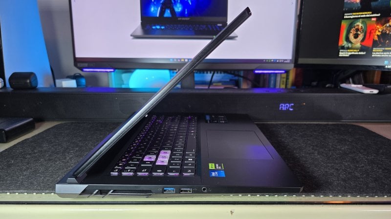 Le porte dell'Erazer Defender 17 P1 sono disposte sui due lati