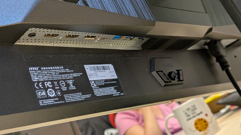 Gli ingressi del monitor MSI MPG 322URX QD-OLED