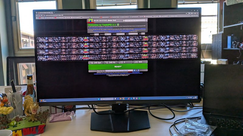 La gestione a 240 Hz è possibile anche senza compressione tramite DisplayPort