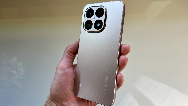 Esteticamente, Xiaomi 15T è molto simile al predecessore