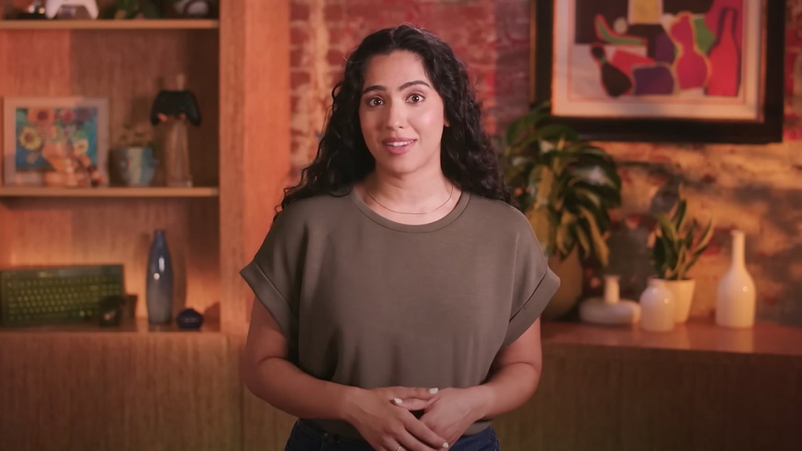La ragazza nel video sulle novità di Xbox Game Pass