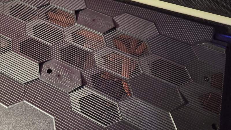 Il sistema di raffreddamento Cooler Boost 5 è composto da 2 ventole e 5 pipe condivise tra CPU e GPU