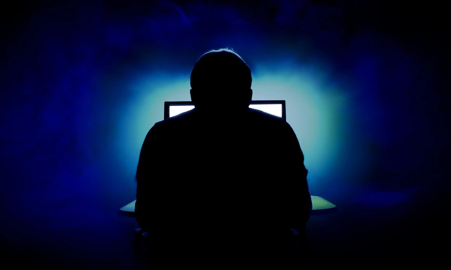 Persona al computer che usa ChatGPT (immagine indicativa)