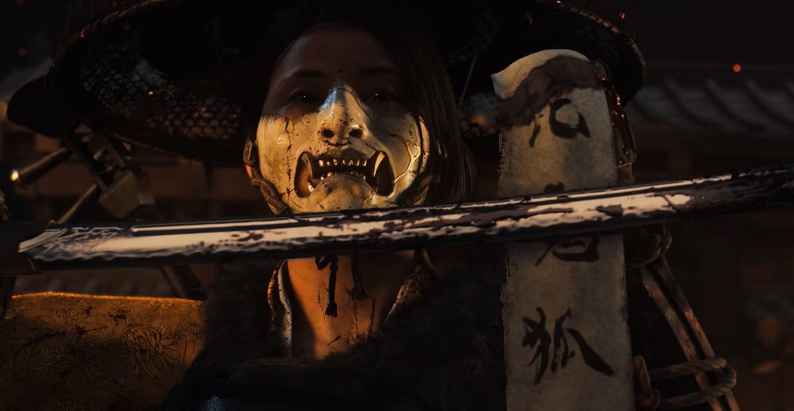 Atsu, la protagonista di Ghost of Yotei, mentre cancella con la spada un nome dalla sua fascia