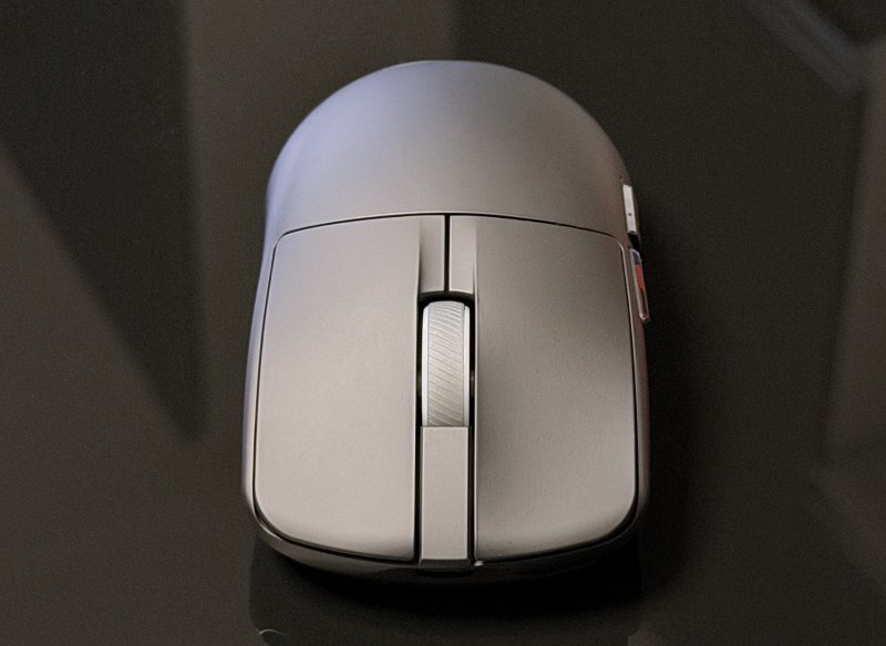 L'ASUS ROG Harpe 2 Ace visto di fronte L'ASUS ROG Harpe 2 Ace visto di fronte