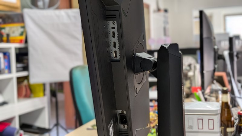 Gli ingressi del monitor TUF Gaming VG27AQML5A Gli ingressi del monitor TUF Gaming VG27AQML5A