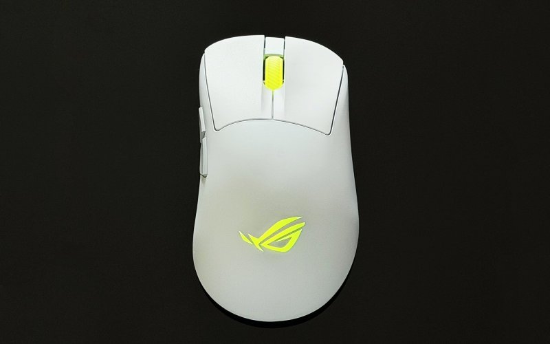 ASUS ROG Keris 2 Origin con l'illuminazione accesa