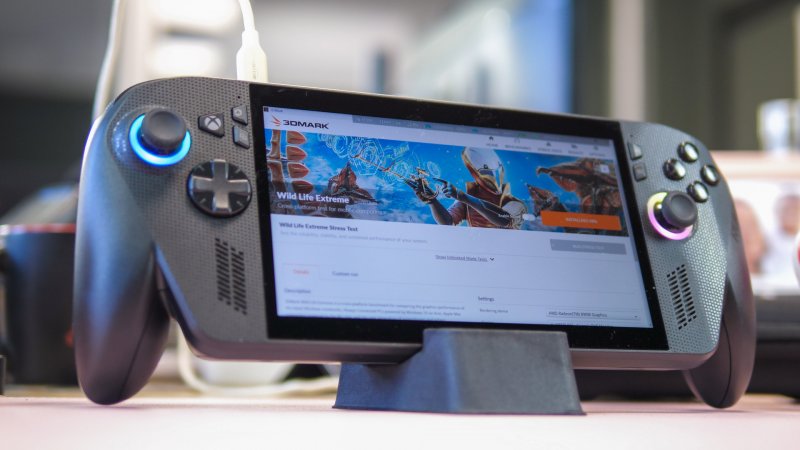 ROG Xbox Ally X è il modello di punta dei nuovi handheld realizzati in una partnership tra Microsoft e ASUS