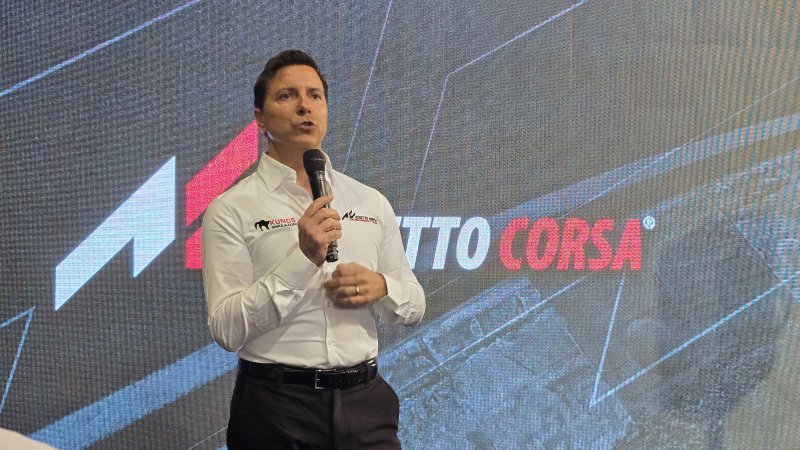 Marco Massarutto durante l'annuncio di Assetto Corsa Rally al Sim Racing Expo di Dortmund Marco Massarutto durante l'annuncio di Assetto Corsa Rally al Sim Racing Expo di Dortmund